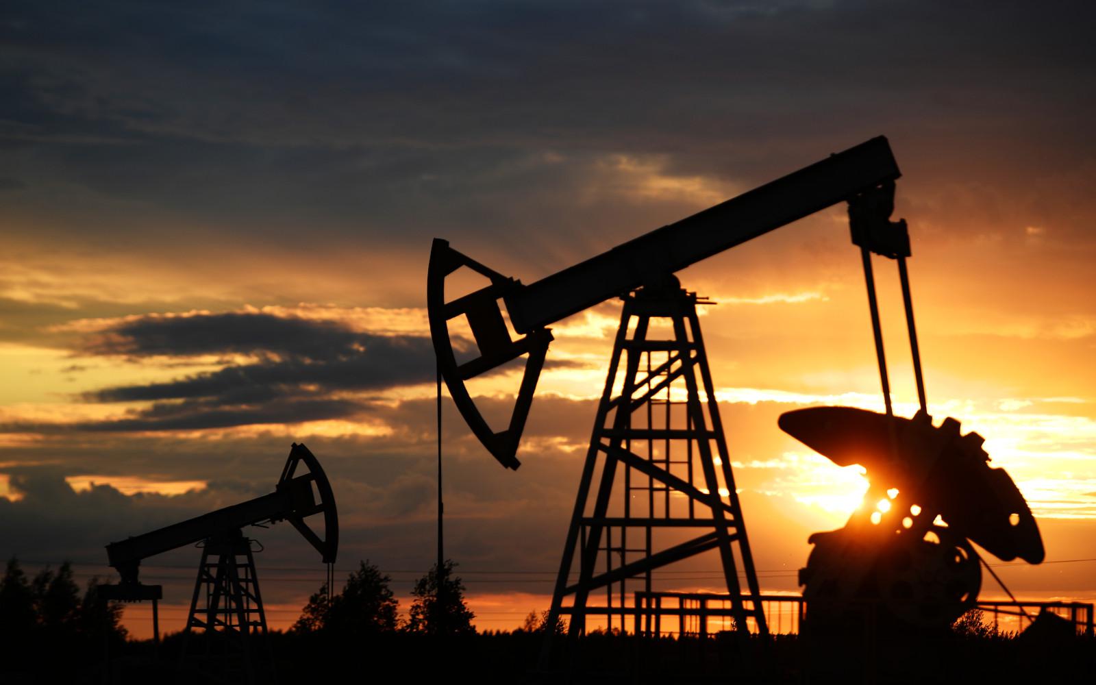 Цены на нефть снизились перед предстоящими переговорами Трампа и Путина